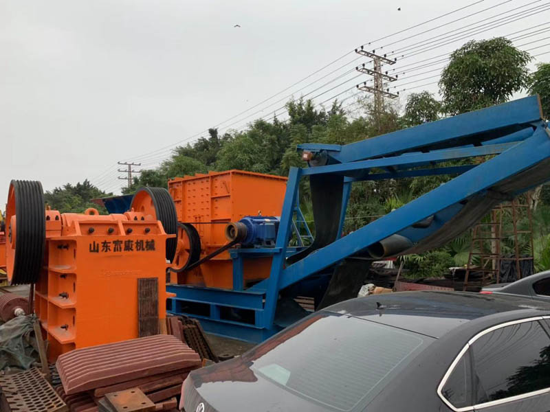 半移动绿巨人视频官网站 半移动绿巨人视频官网站